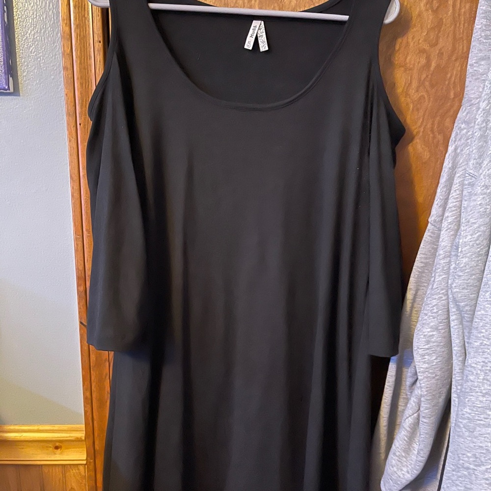 cut out shoulder 3/4 sleeve dress